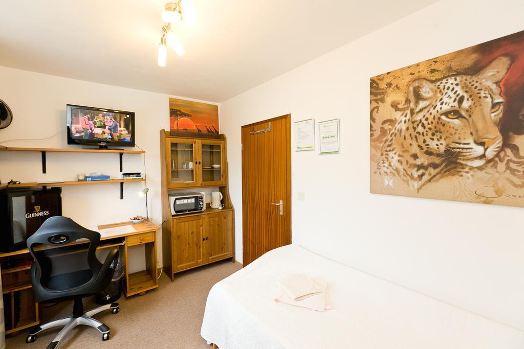 Bed And Breakfast Zeevat München Phòng bức ảnh