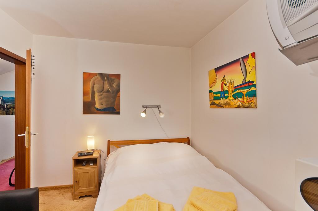 Bed And Breakfast Zeevat München Phòng bức ảnh