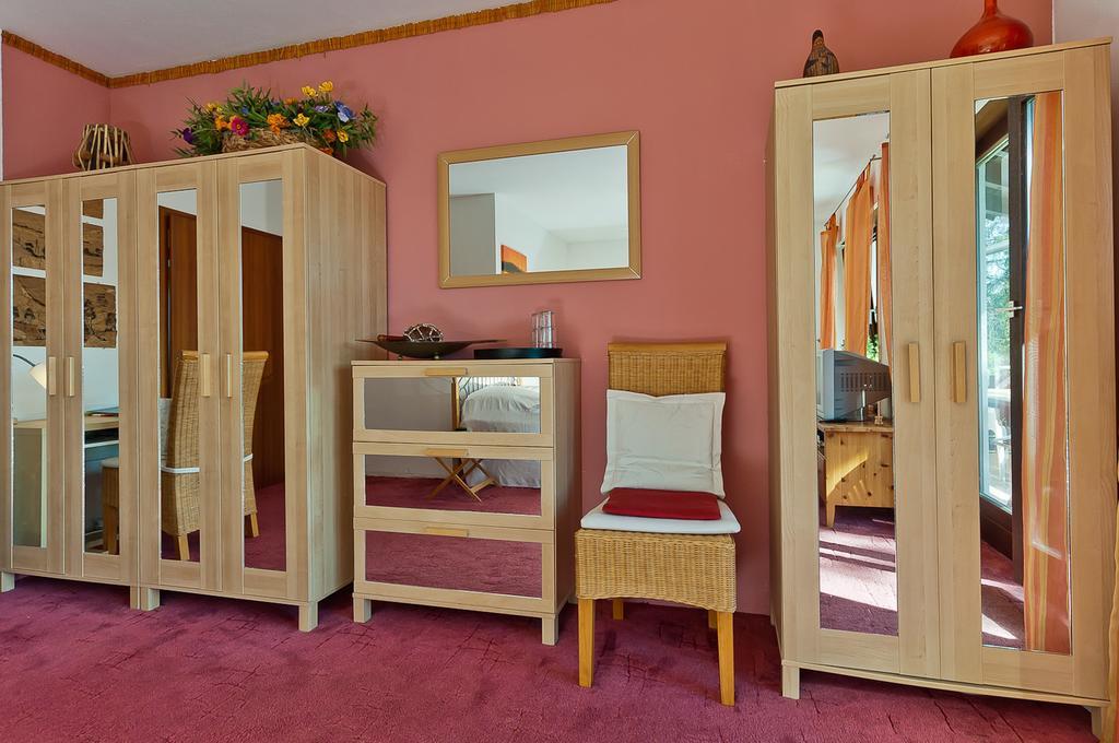 Bed And Breakfast Zeevat München Phòng bức ảnh