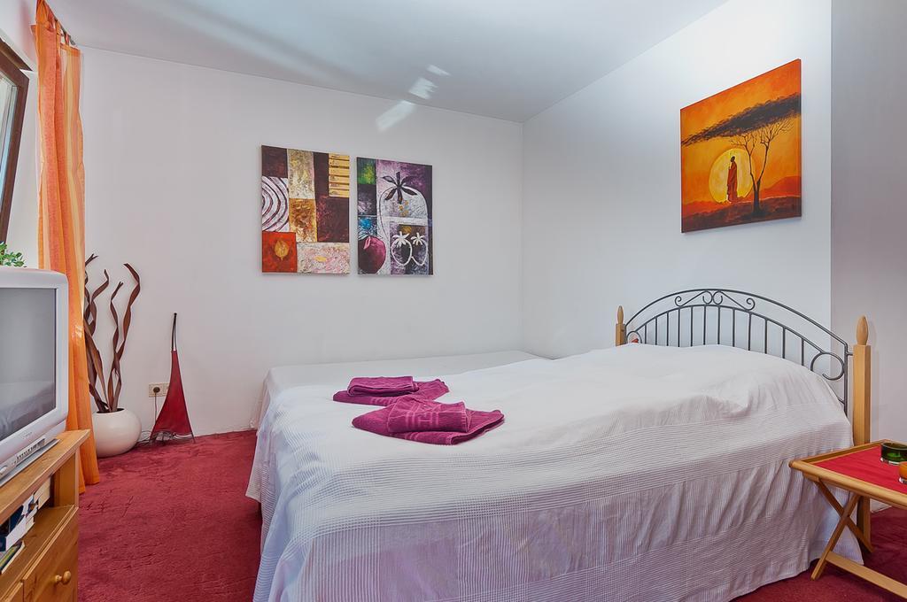 Bed And Breakfast Zeevat München Phòng bức ảnh